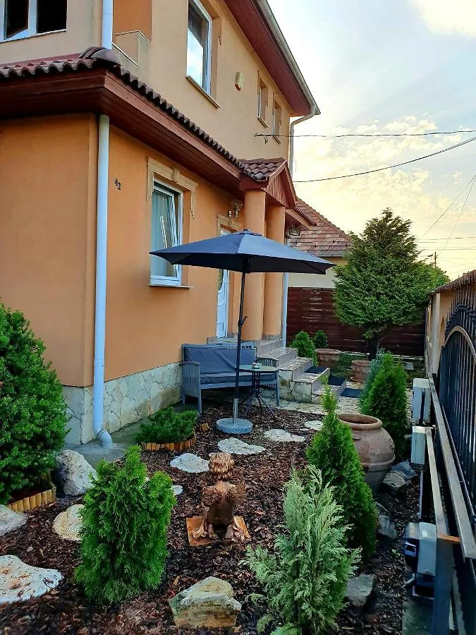 Airport Luxury Apartman 42 Hotel Vecses