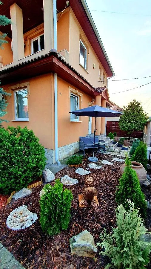 Guest house Airport Luxury Apartman 42 Hotel Vecses