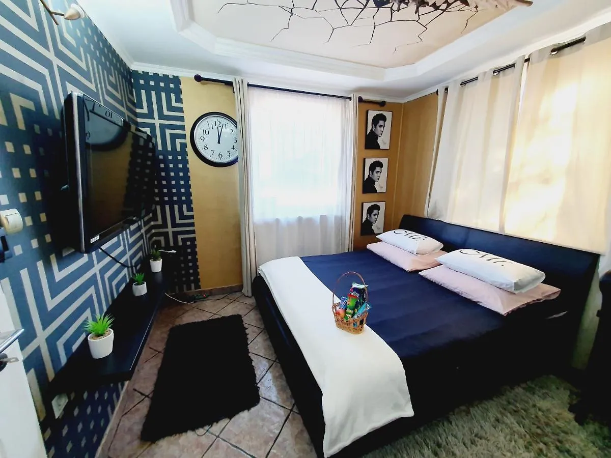 Guest house Airport Luxury Apartman 42 Hotel Vecses